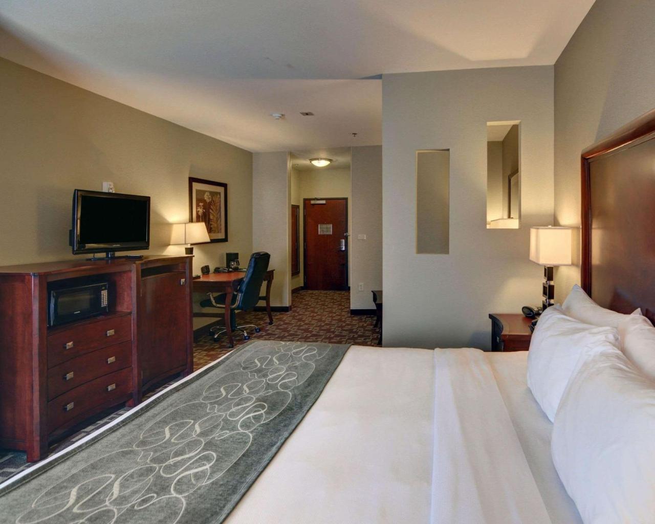 Comfort Suites Near Northeast Mall نورث ريتشلاند هيلز المظهر الخارجي الصورة